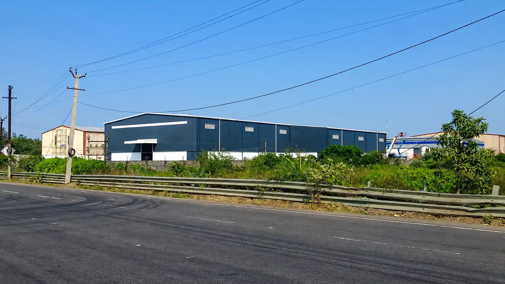 Warehouse roof structure